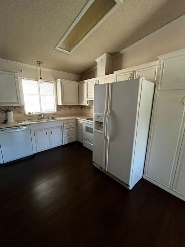 Foto del edificio - 21276 White Pine Dr