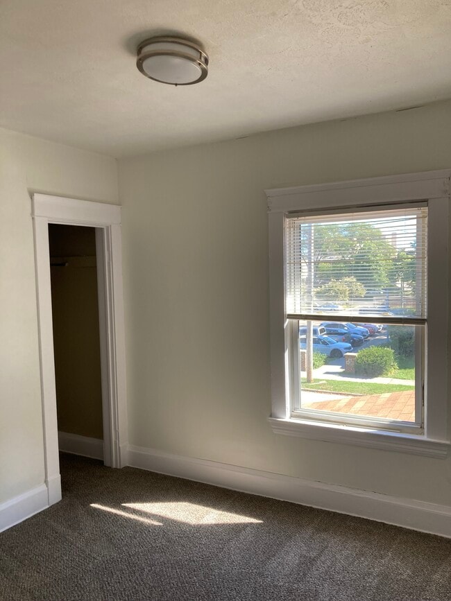 Foto del edificio - 1426 Lakeland Ave