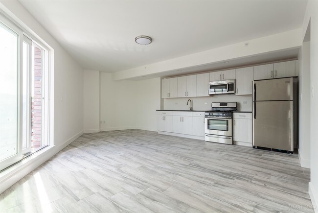 Building Photo - 106 Remsen Ave