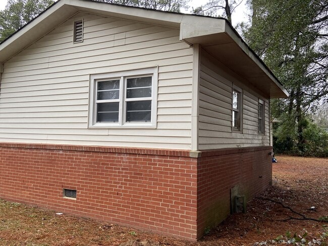 Building Photo - 4970 Robin St