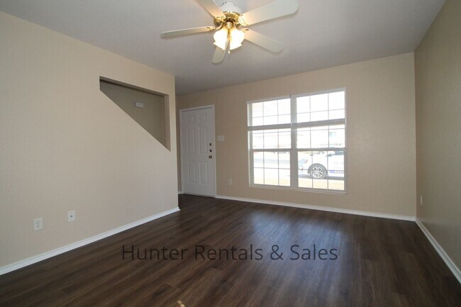 Foto del edificio - Delightful Townhouse!