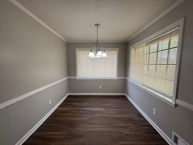 Foto del edificio - 8280 Chippingham Dr