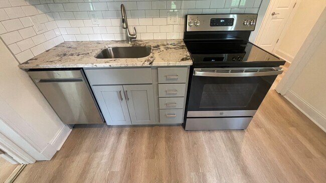 Foto del edificio - 1123 Earl Ave