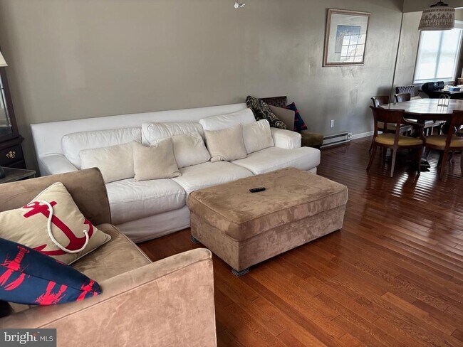 Building Photo - 156 Rodman Dr