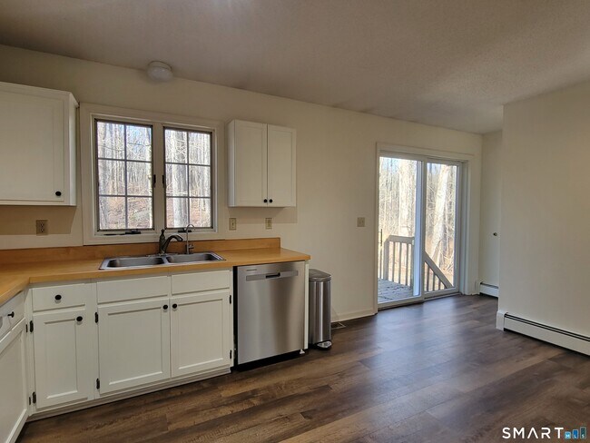 Foto del edificio - 799 Middle Turnpike