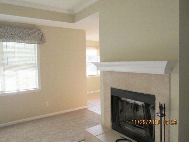 Foto del edificio - 4 bedroom home!