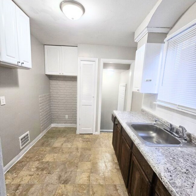 Foto del edificio - 10803 Roxbury St