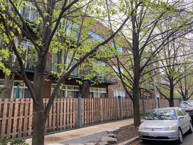 Foto del edificio - 2333 W St Paul Ave