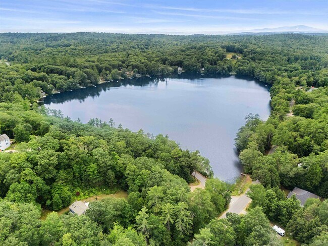 Foto del edificio - 241 Clough Pond Rd