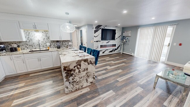 Building Photo - N Kensington Drive