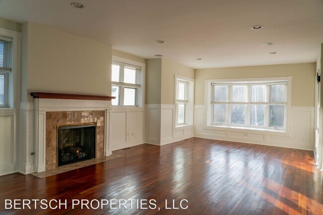 Foto del edificio - 5 br, 4 bath House - 4953 N Bernard