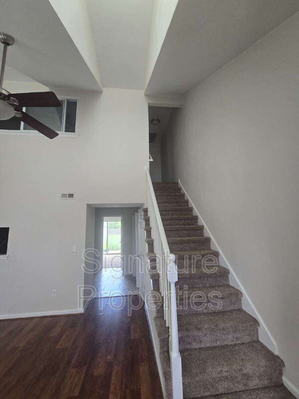 Foto del edificio - 3831 Buchanan Dr