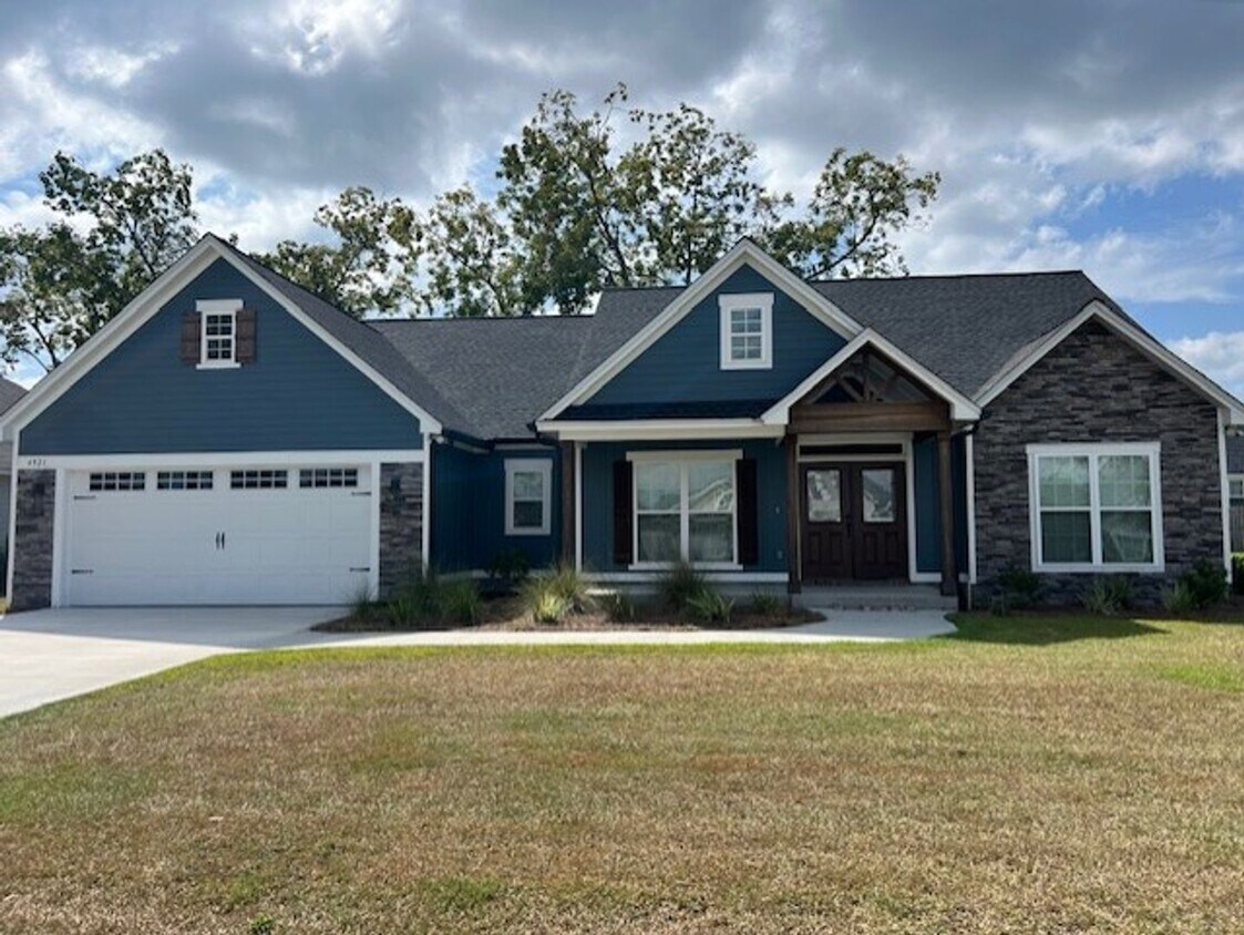Primary Photo - Beautiful Home in Grove Point Subdivision