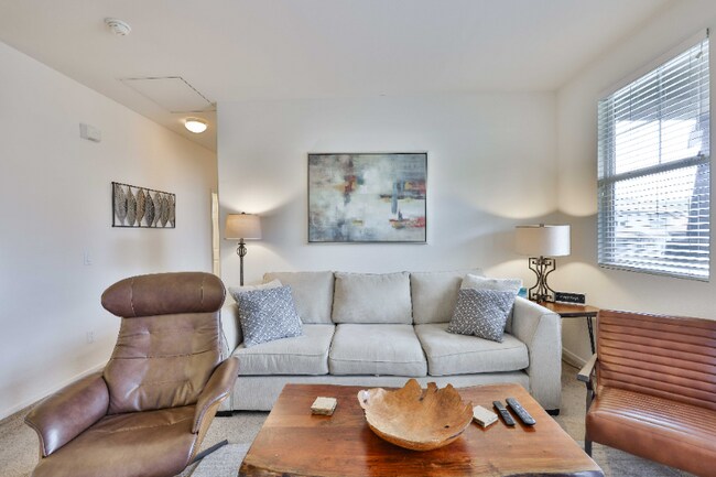 Foto del edificio - 16912 Laurel Hill Ln