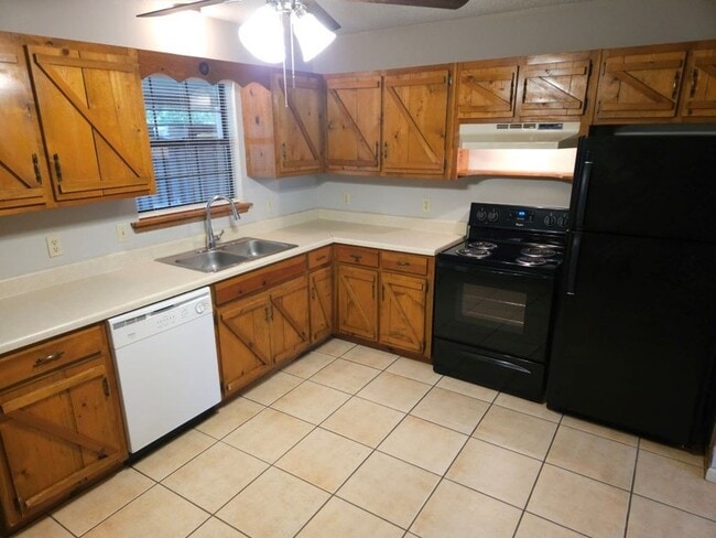 Building Photo - 340 Creekwood Ct