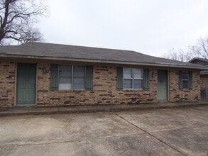 Building Photo - 2101 Linda Rd
