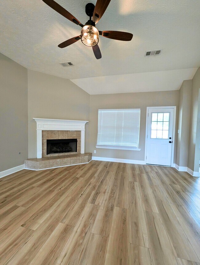 Foto del edificio - 223 S Springfield Dr