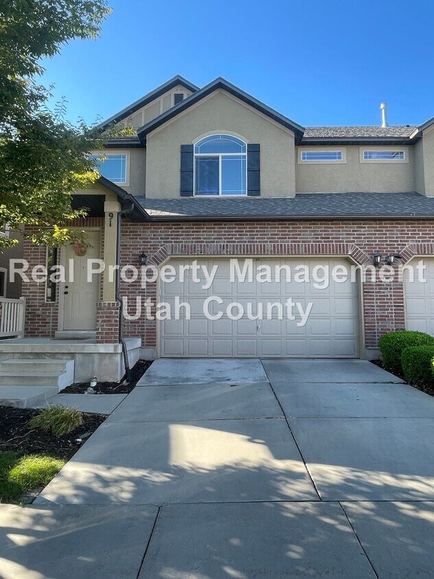 Foto principal - Townhome in Saratoga Springs