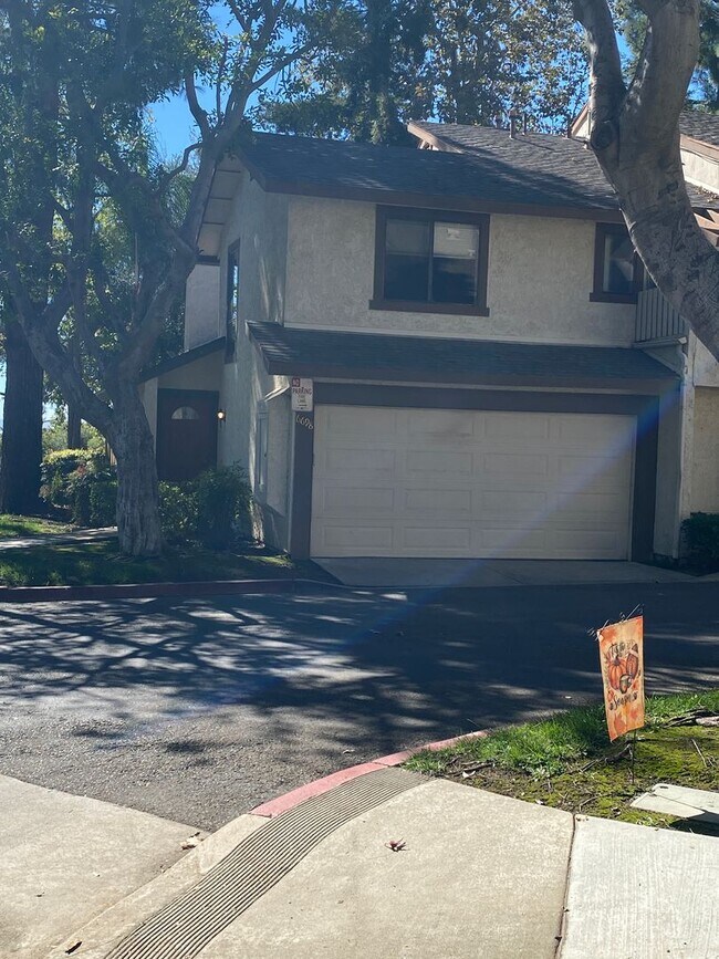 Foto del edificio - Alta Loma Woods Two Bed with Small Yard an...