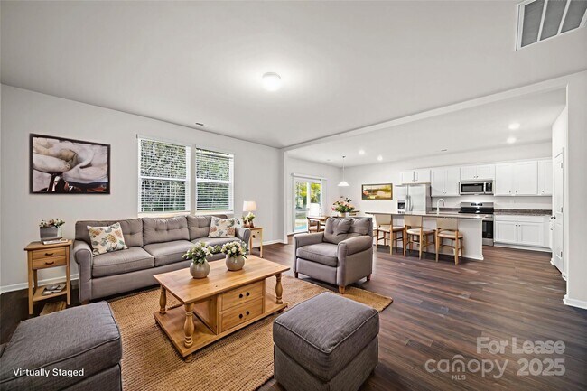 Foto del edificio - 3200 Polk and White Rd