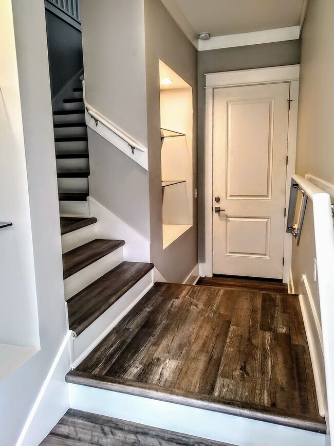 Building Photo - Great Carriage House in Southwood