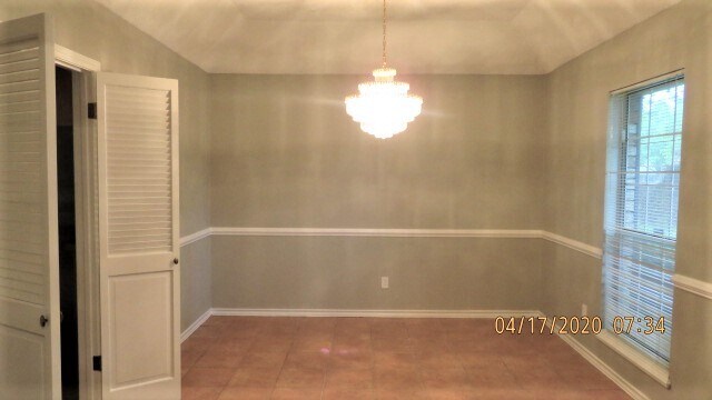Building Photo - 5604 Stoneridge Dr