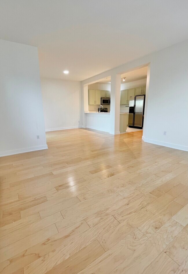 Building Photo - 3714 S Holly Park Dr