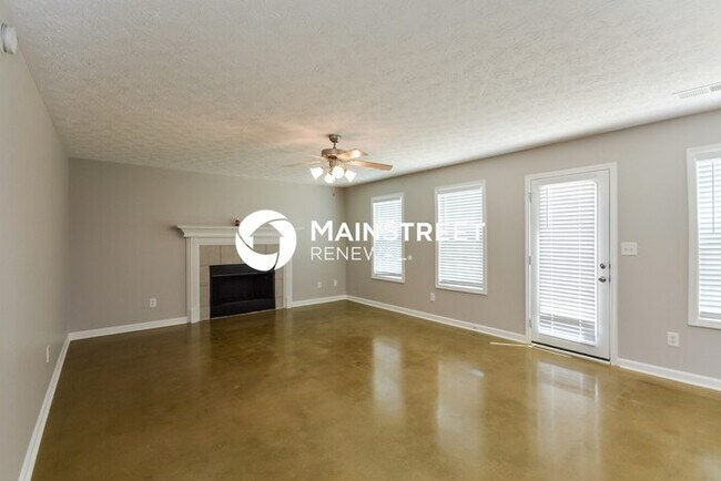 Foto del edificio - 4 Bedroom Pet-Friendly Home in Covington, GA with Main Street Renewal