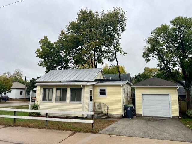 Building Photo - 820 Hagar St