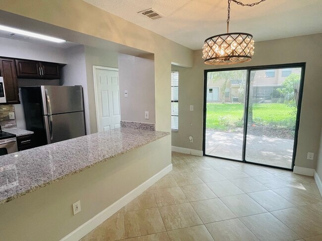 Foto del edificio - 606 Casa Park L Ct