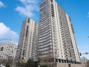 Building Photo - 5701 N Sheridan Rd