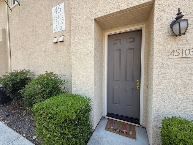 Foto del edificio - Lovely Laguna Pointe Condo!