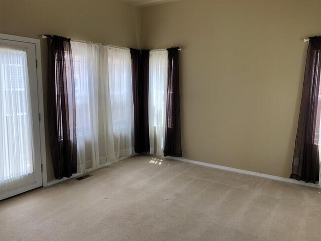 Foto del edificio - 6914 Silverwind Cir