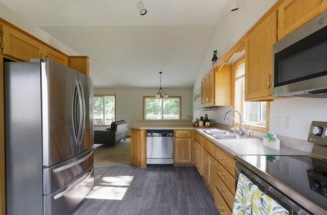 Building Photo - 22075 Red Oak Dr