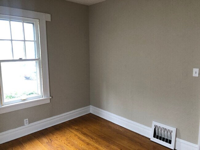 Building Photo - 314 N Cass Ave