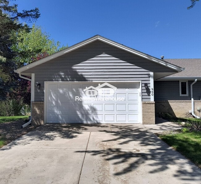 Building Photo - 950 Butte Ct