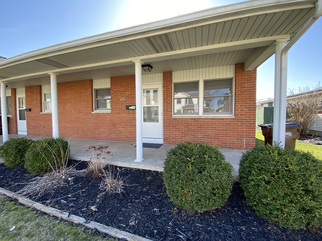 Foto principal - 409 E 3rd St