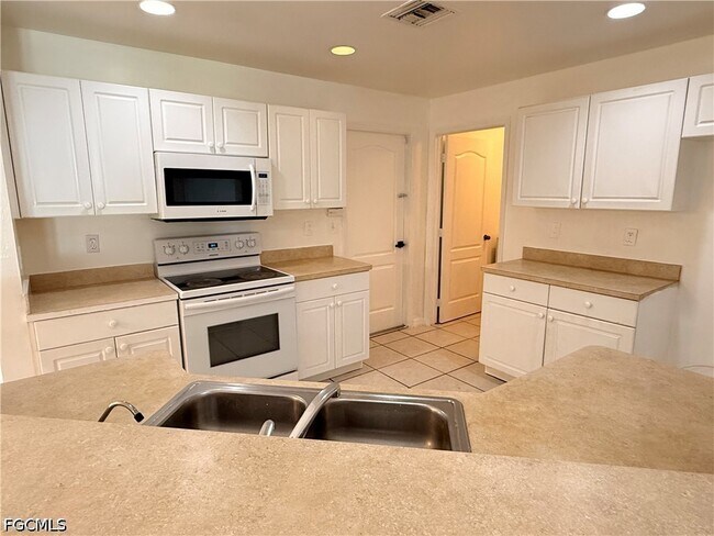 Foto del edificio - 311 Bradley Ave