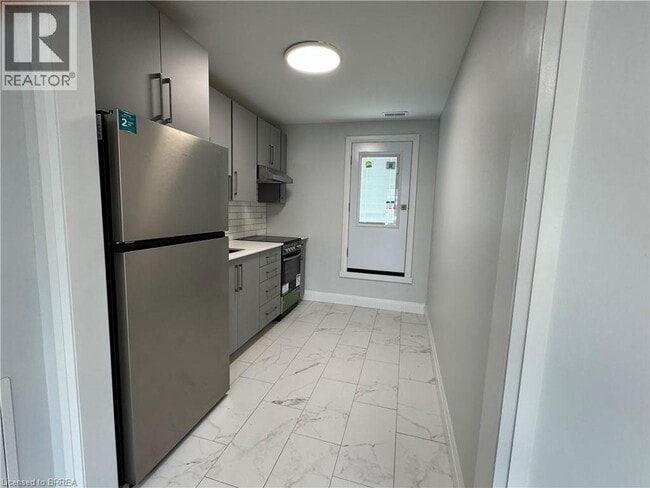 Photo du bâtiment - 181 Brant Ave