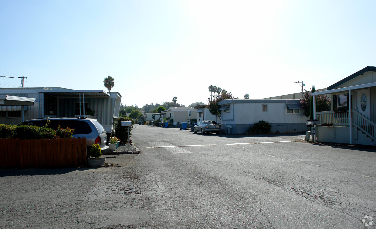 Foto del edificio - Redwood Mobile Home Park