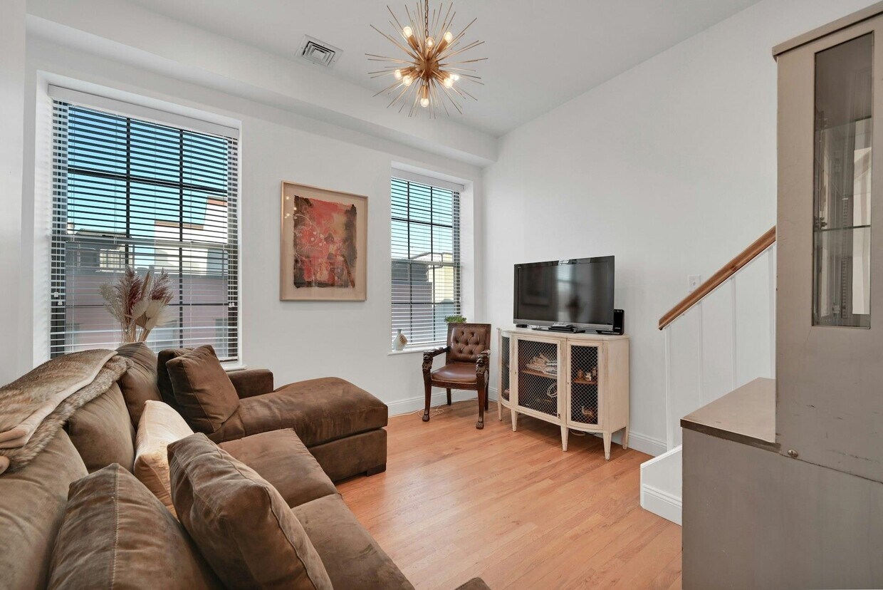 Foto principal - 1015 Grand St