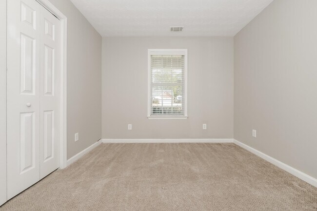Building Photo - 200 Oak Hill Dr