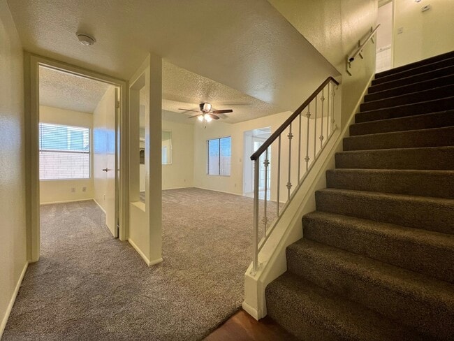 Photo - 924 E Diamond Dr Townhome