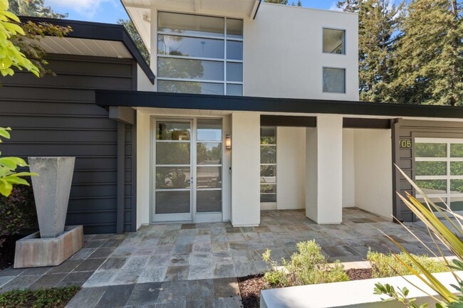 Building Photo - 705 Evergreen St