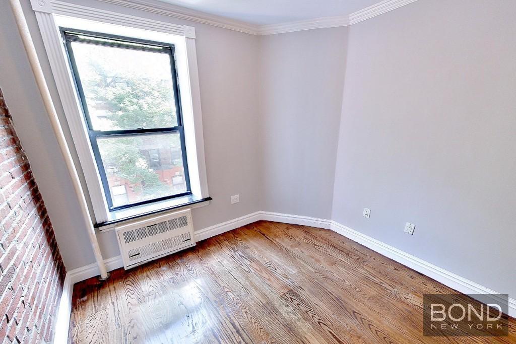 Building Photo - 420 E 9th St