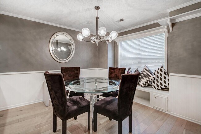 Foto del edificio - 1080 Woodbridge Hollow NE