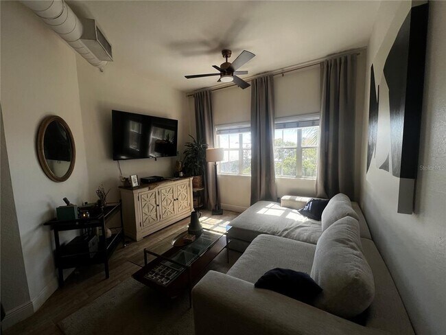 Foto del edificio - 2331 W Horatio St