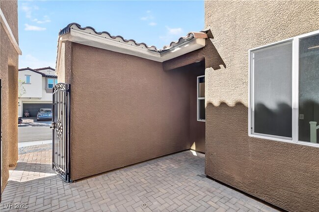 Building Photo - 6906 Sunrise Crest Dr