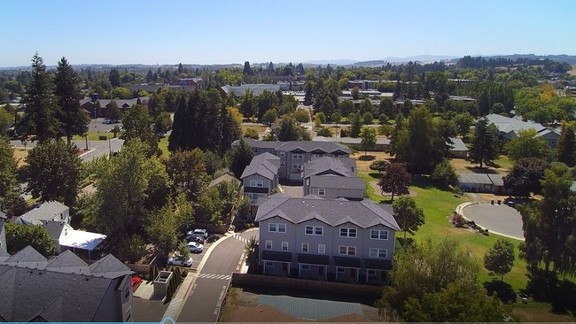 Building Photo - University Townhomes