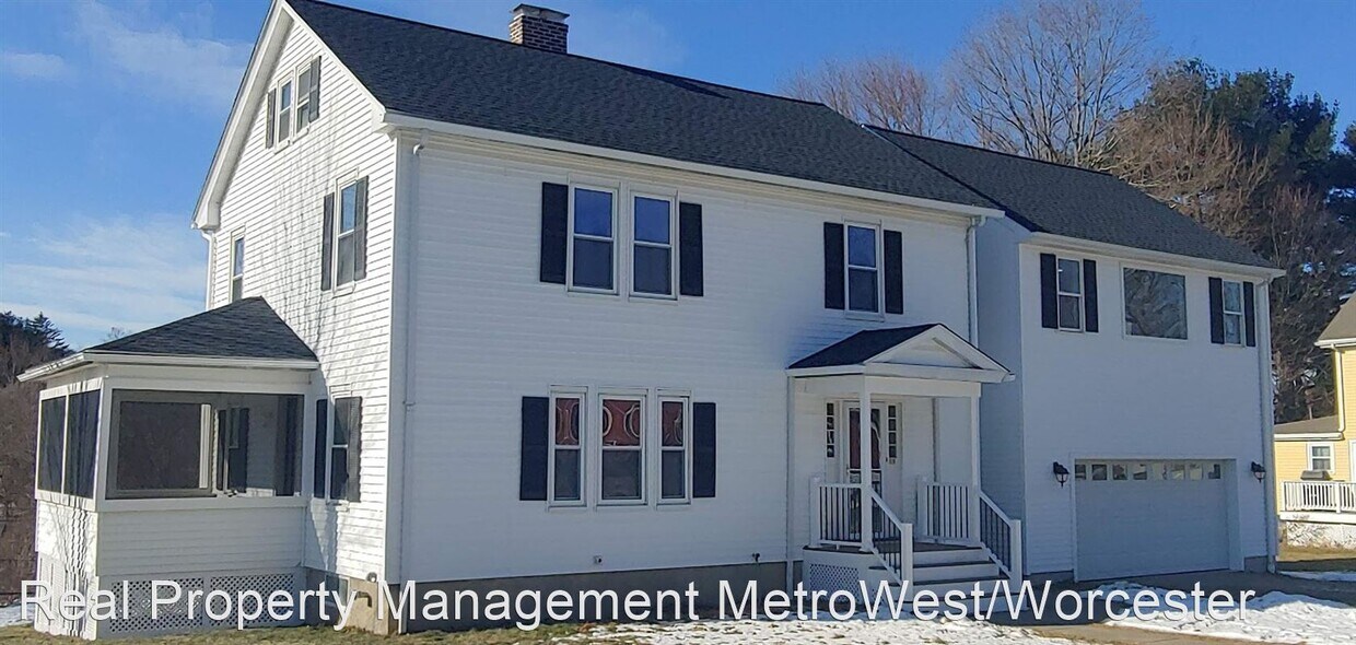 4 br, 2.5 bath House 11 Winchester Street House Rental in